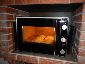 Ivancsics-Ollersdorf-Salzstangerl-vom-elektrischen-Brotbackofen